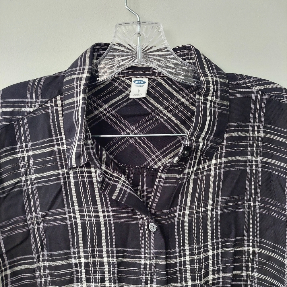Old Navy Button-up shirt Large black white plaid long sleeve collared - Picture 3 of 8